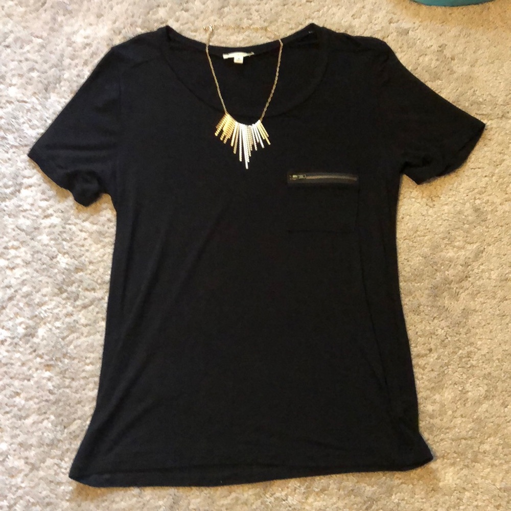 Zipper pocket black t shirt